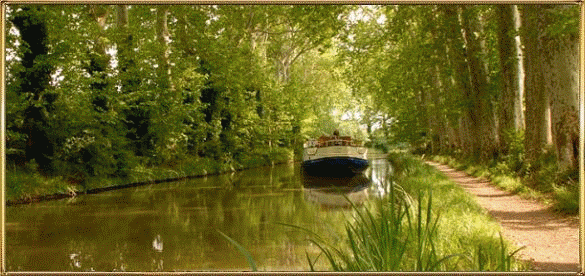 La elegante Barcaza Hotel "Clair de Lune" CRUCEROS FLUVIALES CANALES DE FRANCIA CLAIR DE LUNE CRUCEROS FLUVIALES FRANCIA CRUCEROS FLUVIALES DE LUJO CRUCEROS PRIVADOS CRUCEROS EN FAMILIA CRUCEROS GRUPOS CRUCEROS PRIVADOS BARGE CRUISES BARGE HOTEL CANAL DU MIDI FRANCIA CRUCEROS SUR DE FRANCIA CRUCEROS DE LUJO